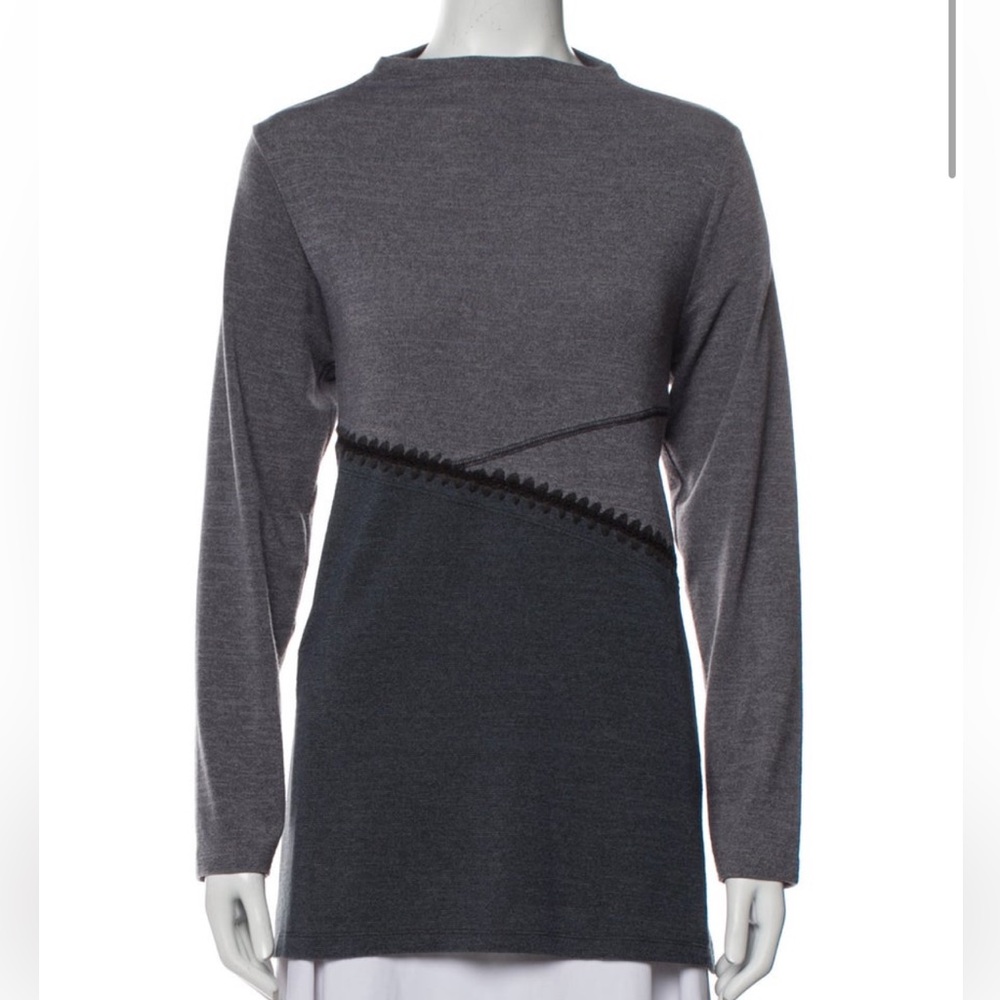 Terra  SJ Apparel Gray and Black Long Sleeve Top with Pockets